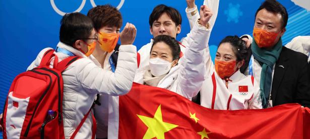 MK体育-关于JackeyLove回归赛场，比分优势明显首场状态亮眼，雄鹿观众沸腾！的信息