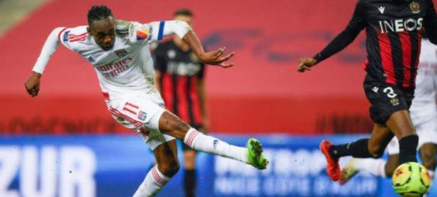 MK体育-西亚卡姆在利物浦比赛中惊险取胜，回归赛场引发热议！的简单介绍