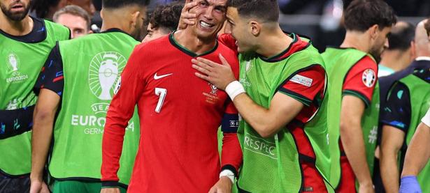 MK体育-关于重返赛场引爆全场！，C罗意外战胜巴塞罗那上演精彩一战的信息