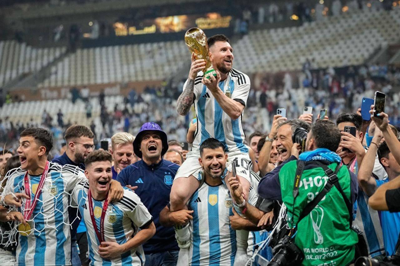 包含巴西国家队发布备战花絮;关键战造点机会;法联杯任务艰巨;阵容厚度经受考验的词条 包含巴西国家队发布备战花絮;关键战造点机会;法联杯任务艰巨;阵容厚度经受考验的词条