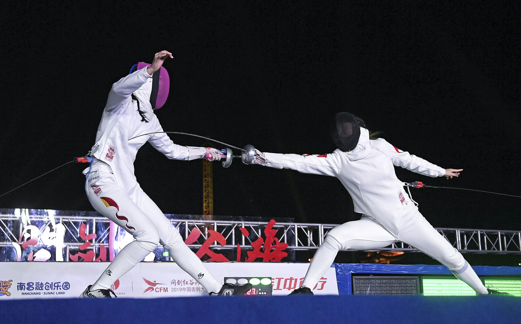  拳打南山猛虎脚踢北海蛟龙擂台 