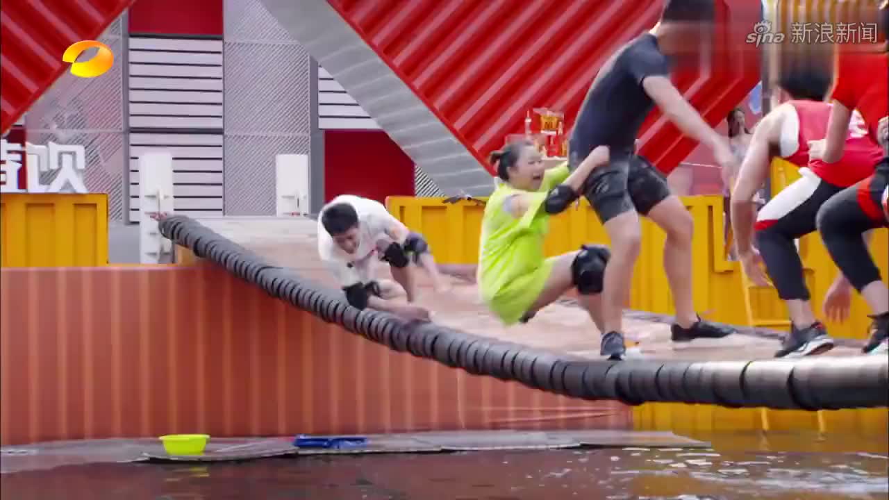  拳打南山猛虎脚踢北海蛟龙擂台 