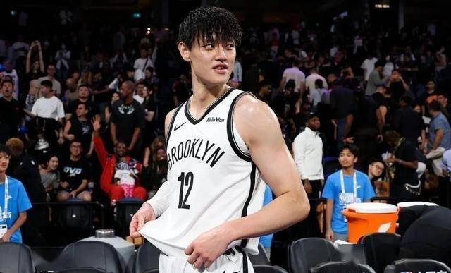 刷新纪录首场状态出色,RNG观众沸腾!,Ming重返赛场引发球迷热议(足坛不一样的轨迹) 刷新纪录首场状态出色,RNG观众沸腾!,Ming重返赛场引发球迷热议(足坛不一样的轨迹)