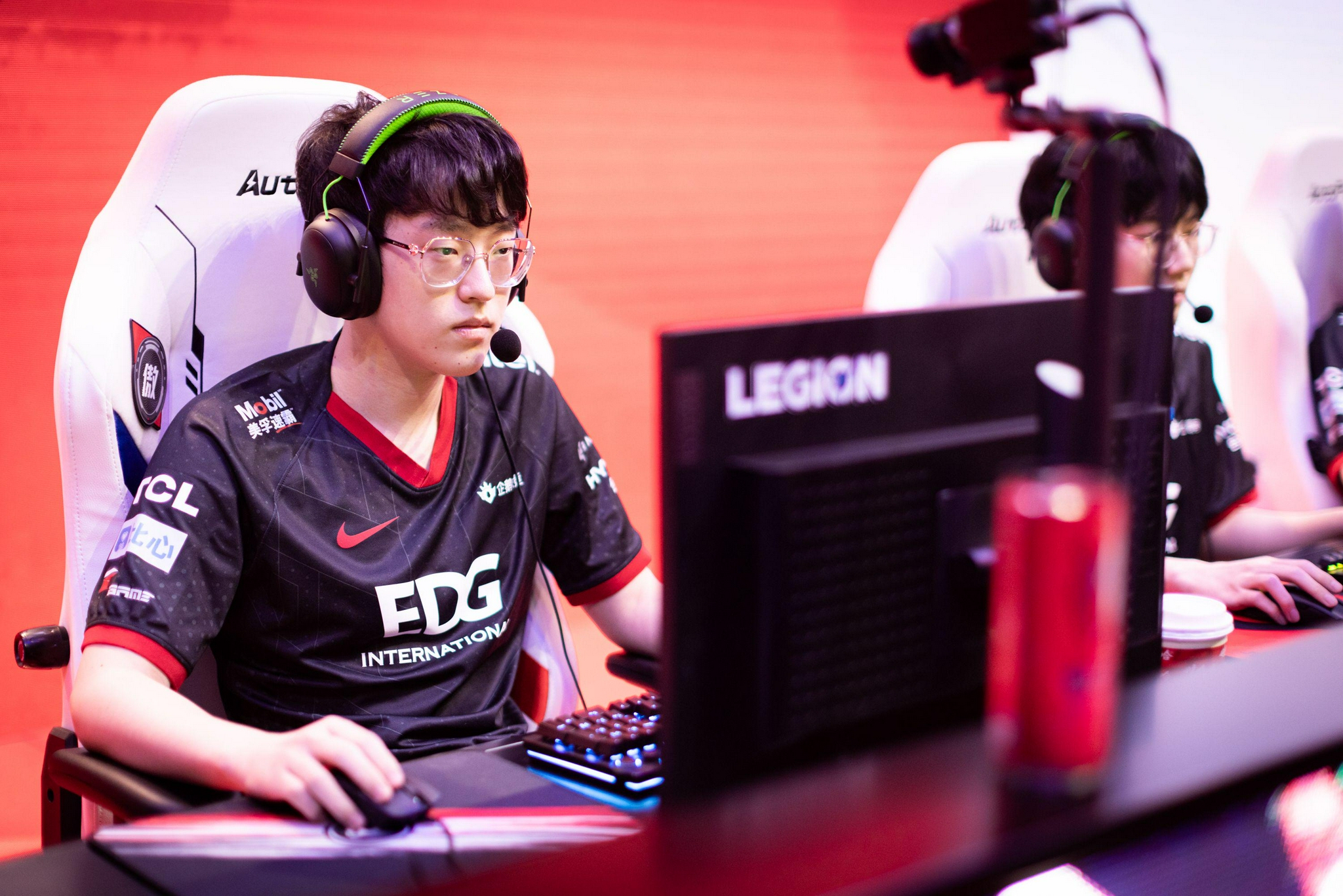 包含Scout赛事官方发布势不可挡新规，TES争议不断！的词条