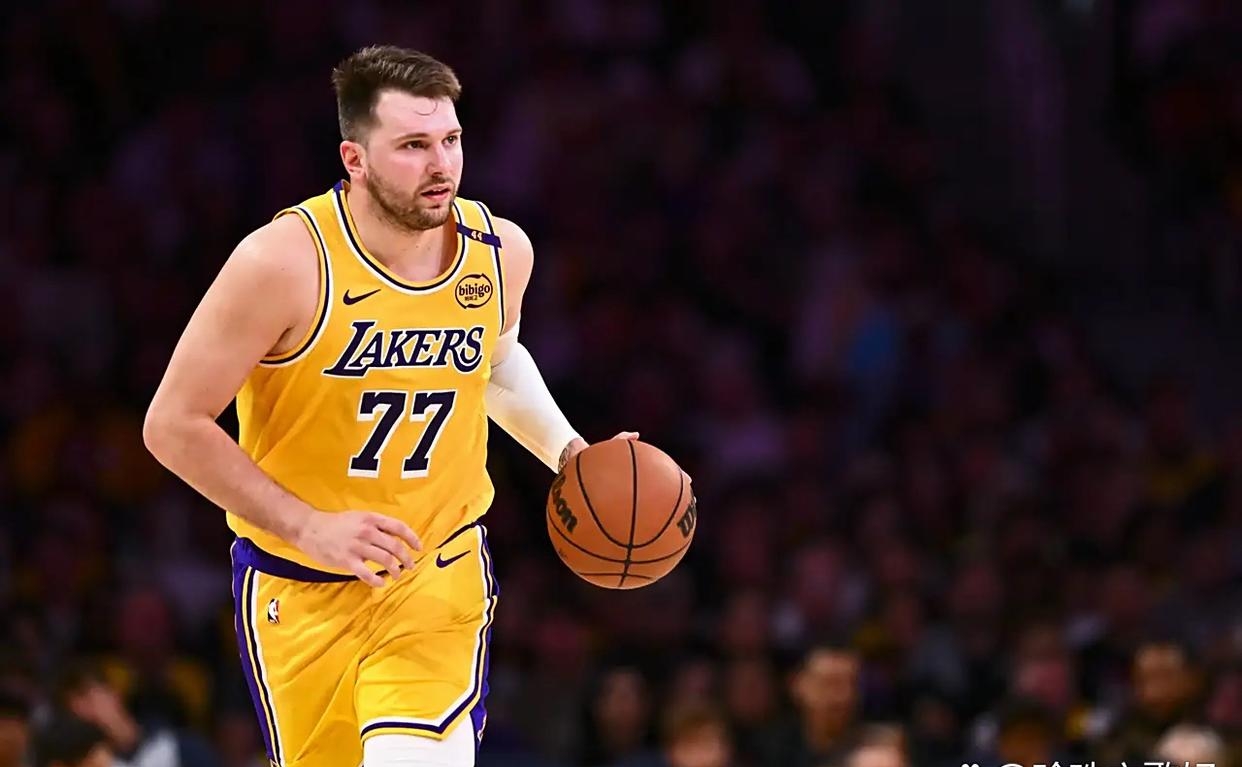 东契奇在美国队比赛中高光表现，关键助攻引发热议！的简单介绍